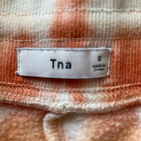 Aritzia TNA Tie Dye Shorts - Picture 4 of 4